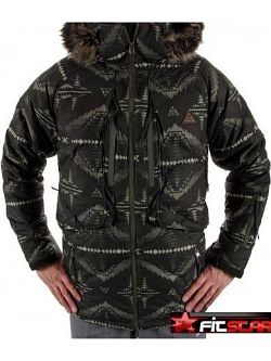 P�nsk� ly�a�sk� bunda Nike ACG